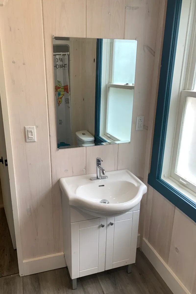 18 Metcalf St. Bathroom